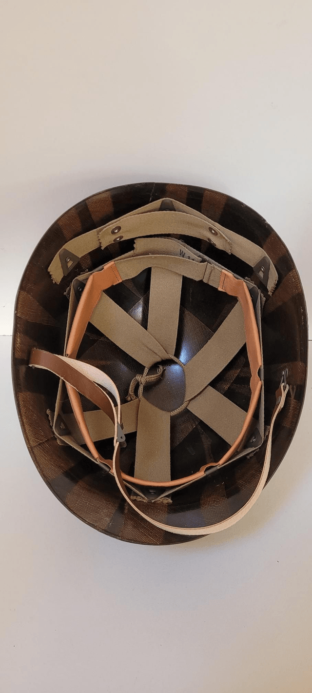 Schleuter original texturing front seam swivel bail with liner by Seaman Paper Company.
