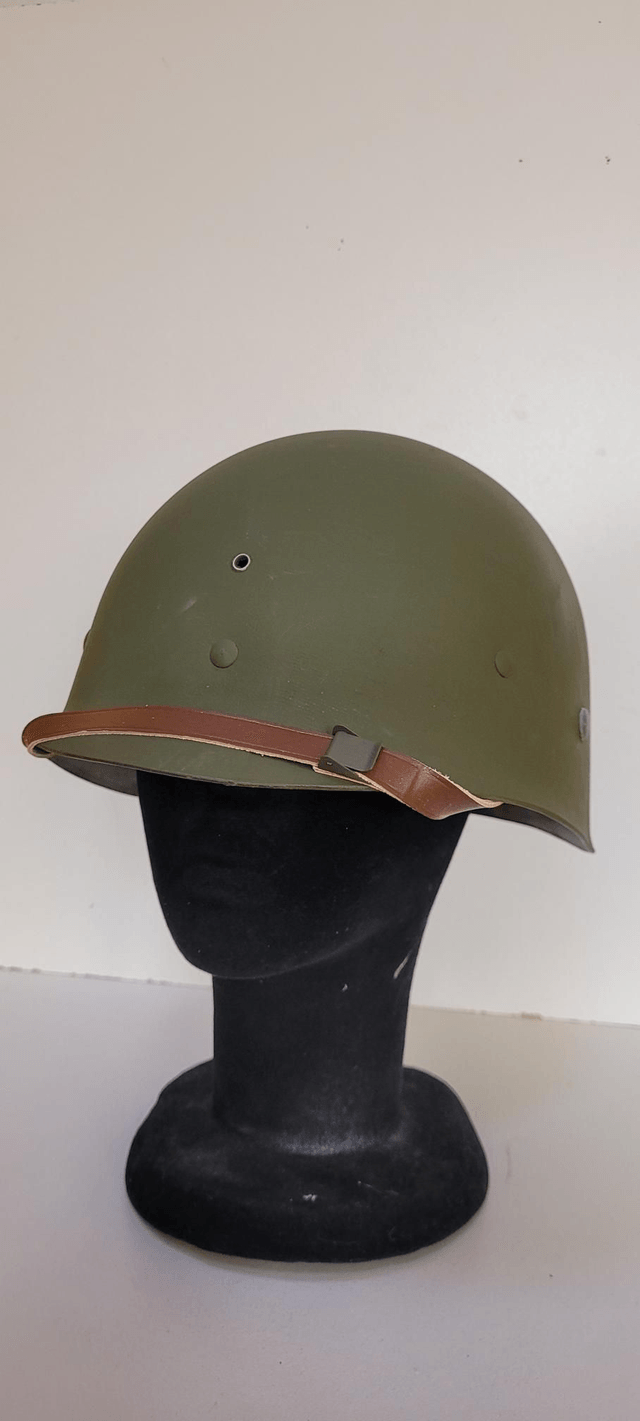 Schleuter original texturing front seam swivel bail with liner by Seaman Paper Company.